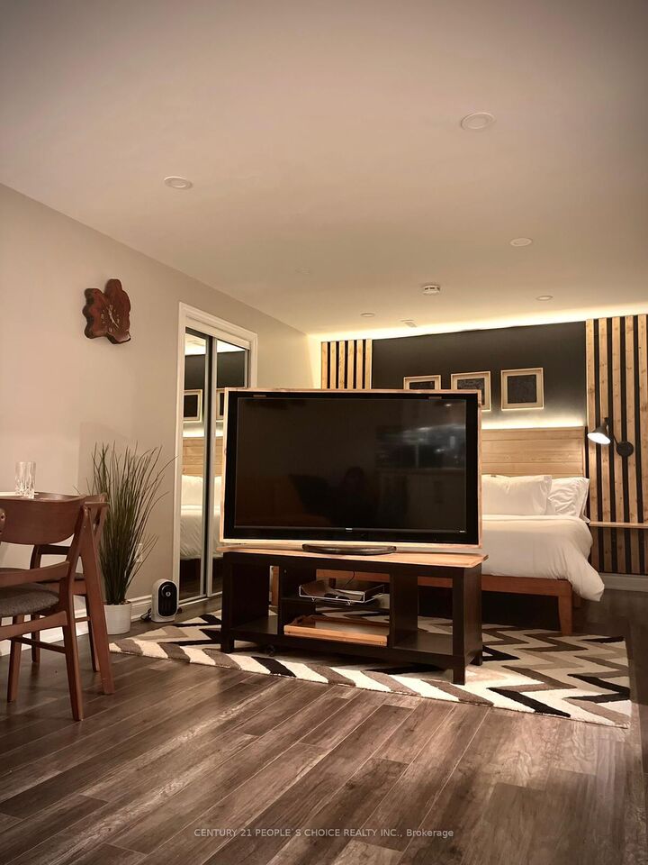 Property Photo:  657 Thompson Road S Bsmt  ON L9T 5W8