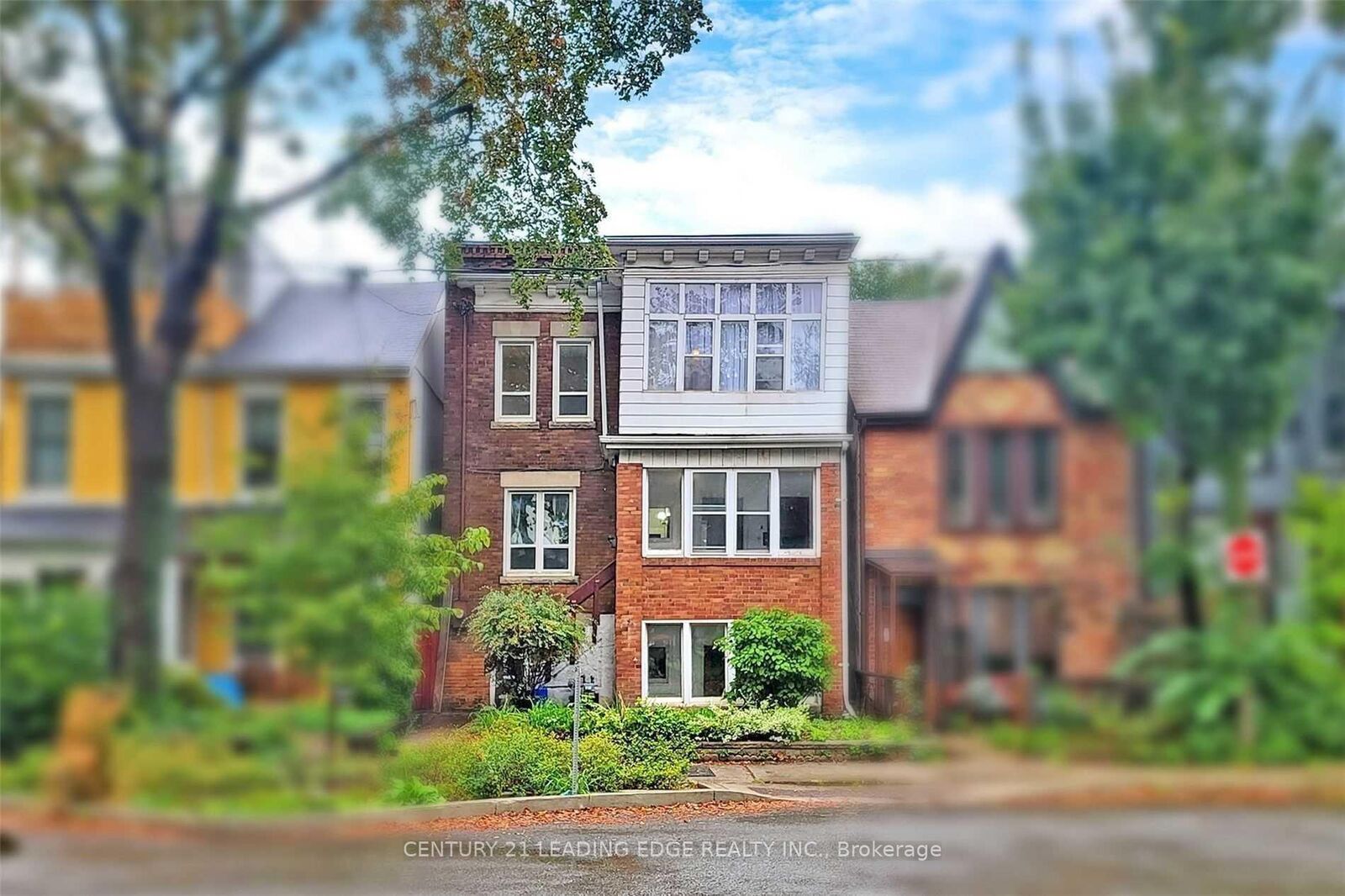 Photo de la propriété:  233 Borden Street  ON M5S 2N5