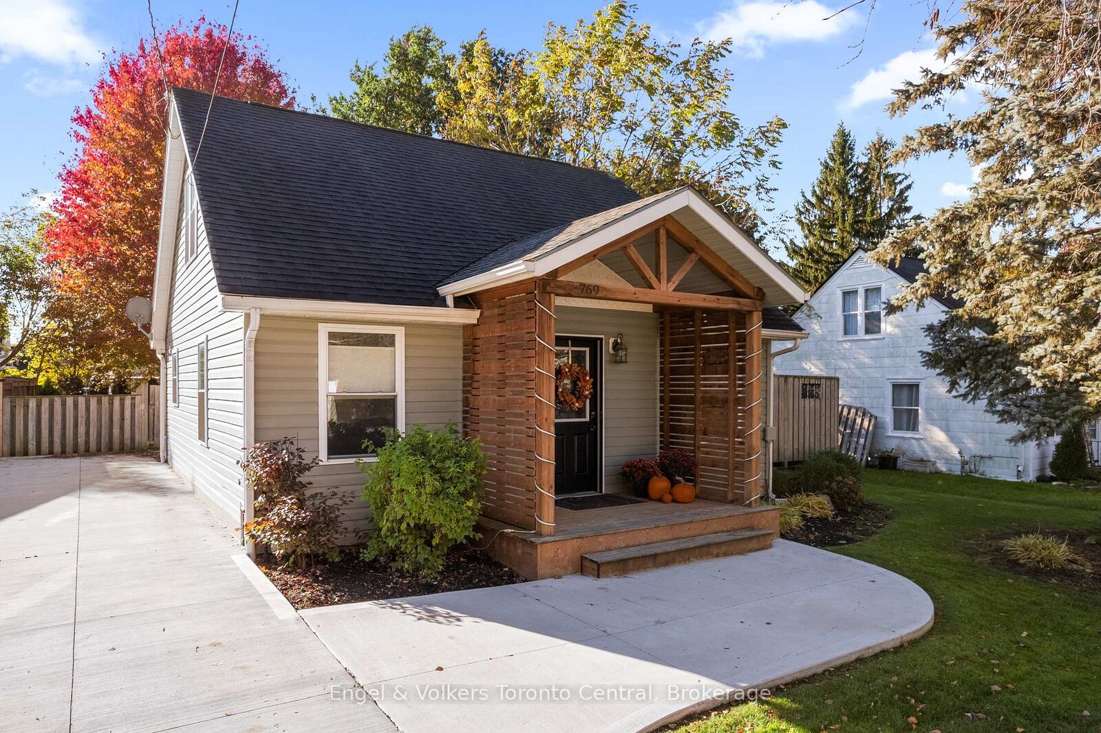 Property Photo:  769 7th A Street E  ON N4K 1K6 