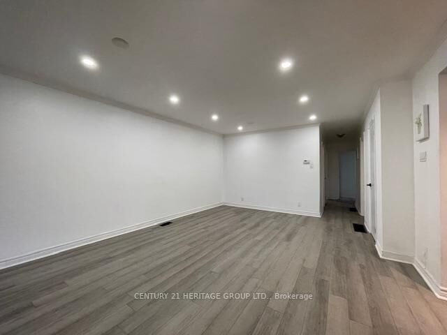 Photo de la propriété: 231 Blue Grass Boulevard ON L4C 3H1