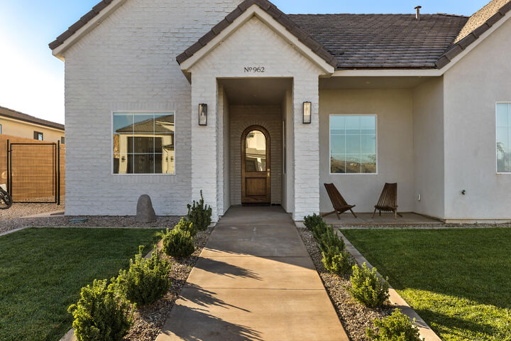 Property Photo: 962 E Black Oak Dr UT 84780