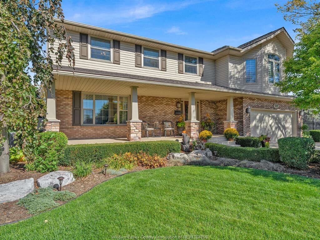 Photo de la propriété:  512 Cambridge Court  ON N8N 4B4