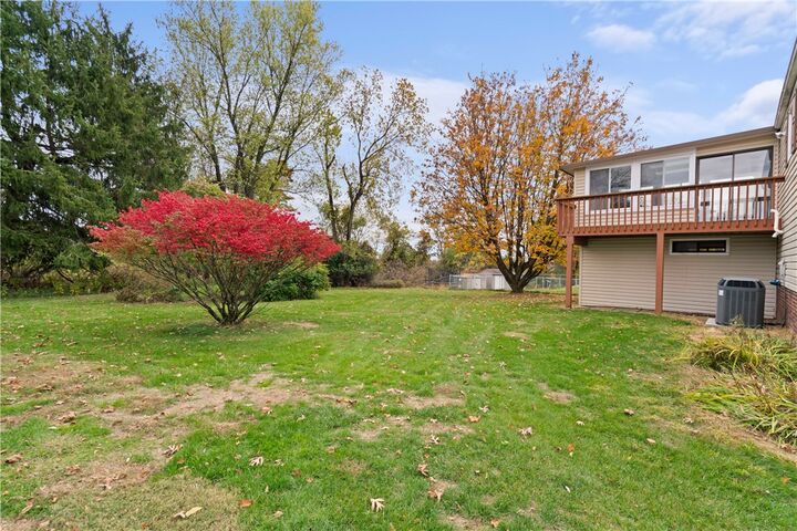 Property Photo:  2016 Pembrook Dr  PA 15116