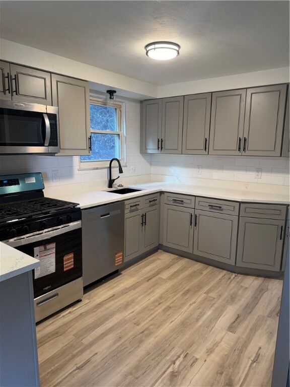 Property Photo:  1562 Hedwig Dr  PA 15101 