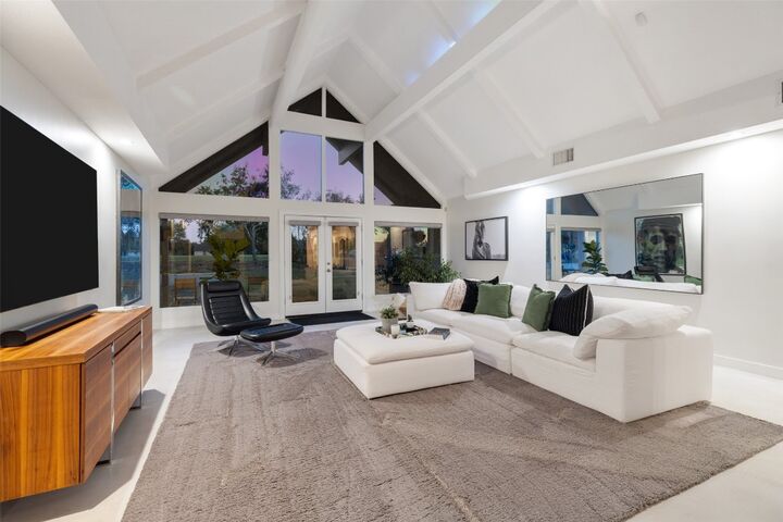 Property Photo: 915 Biscayne Street TX 78734