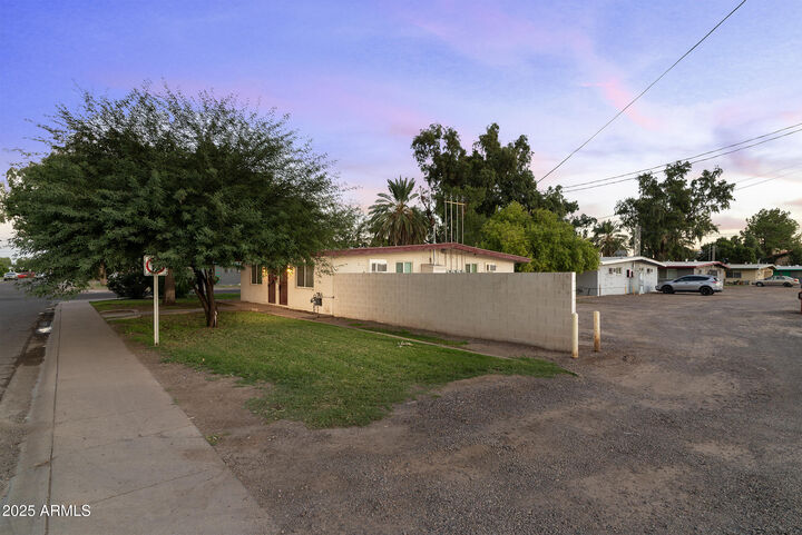 Property Photo: 1002 S Mariana Street AZ 85281