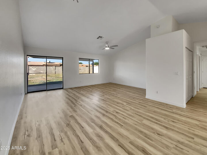 Property Photo:  690 E Osage Avenue  AZ 85119 