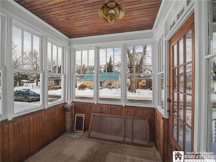 Property Photo:  9 Willowbrook Avenue  NY 14048 