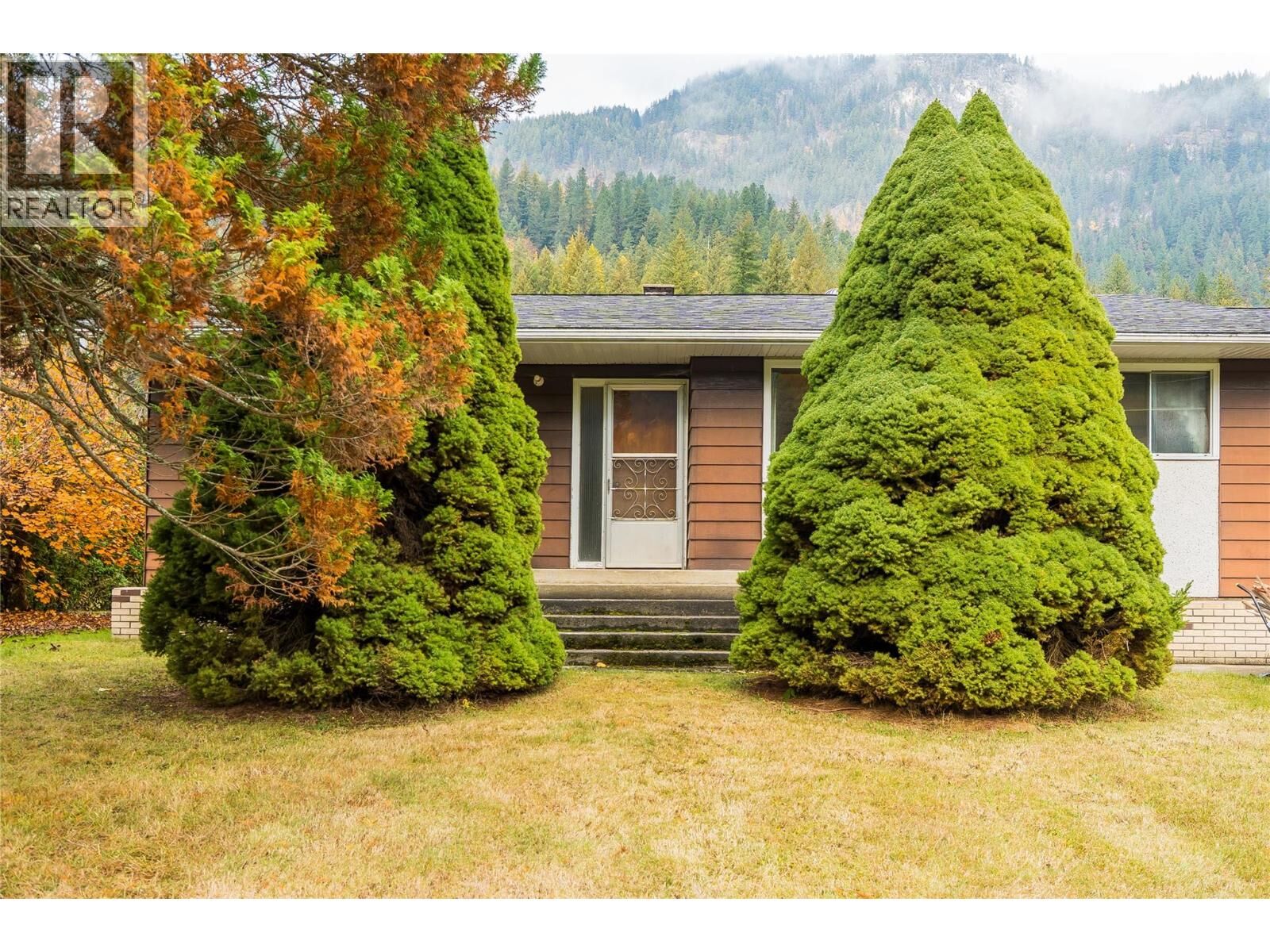 Photo de la propriété: 1535 Highway 3A Highway BC V1N 4M7