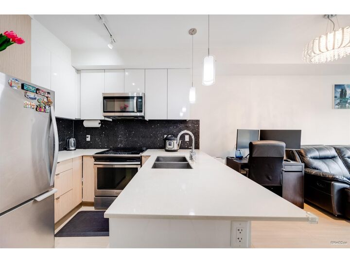 Photo de la propriété: 6438 195A Street 104 BC V4N 6R5