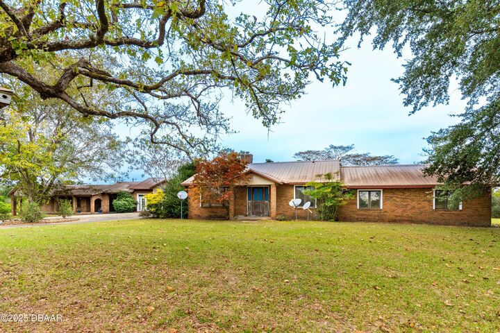 Property Photo: 1351 Val Lane FL 32455