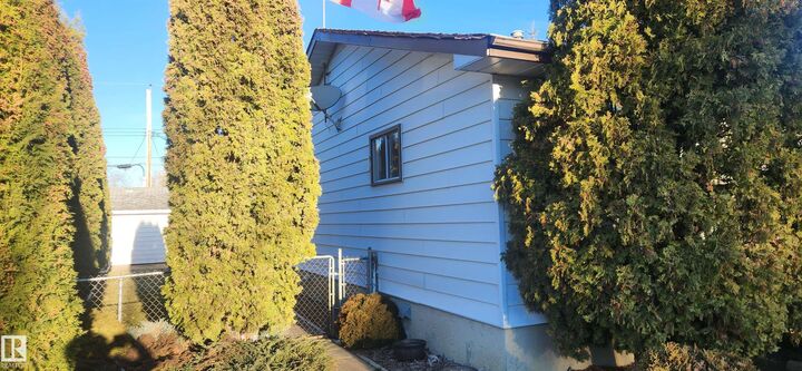 Property Photo: 5224 49 Avenue AB T0E 0A0