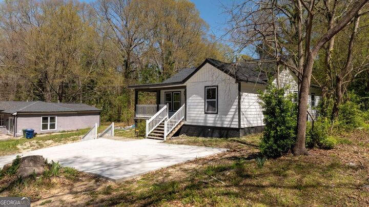 Property Photo: 665 S Eugenia Place NW GA 30318