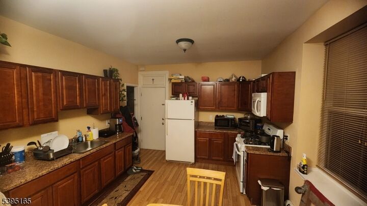 Property Photo: 18 E 17th St 2R NJ 07002