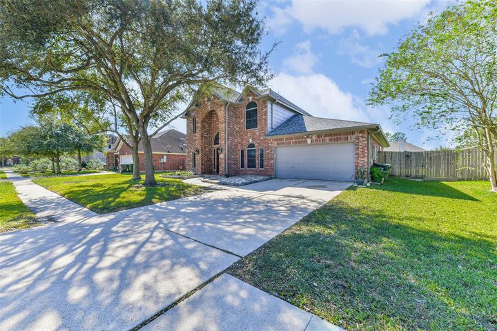 Property Photo: 1106 Barkly Court TX 77581