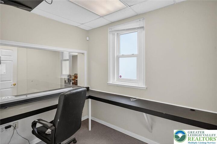 Property Photo: 1106 Broadway PA 18015