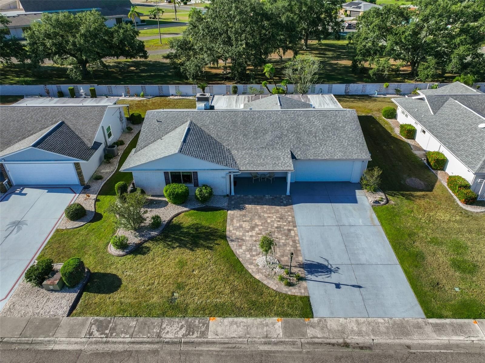 Property Photo:  1818 Danbury Drive  FL 33573 