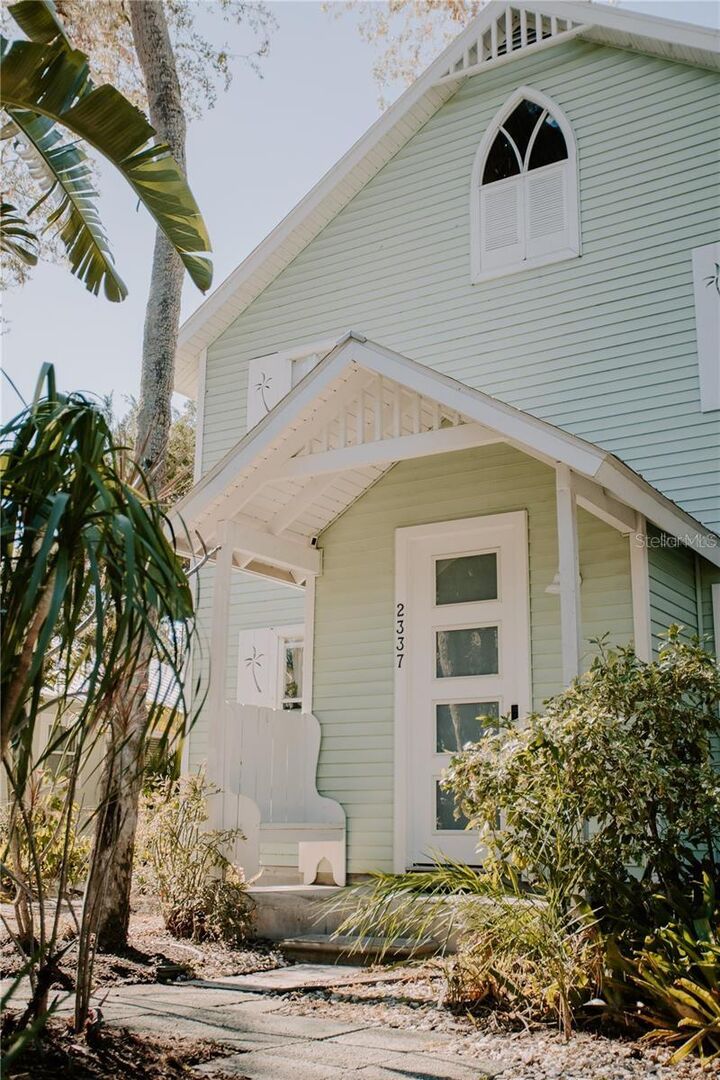 Property Photo:  2337 Ixora Avenue  FL 34234