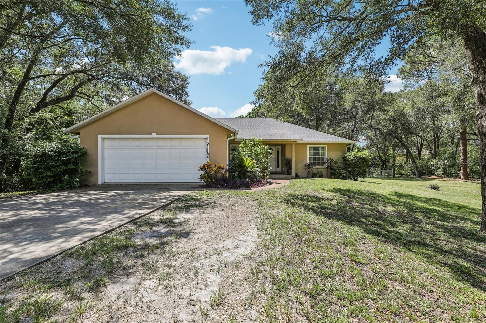 Property Photo: 31154 Lochmore Circle FL 32776