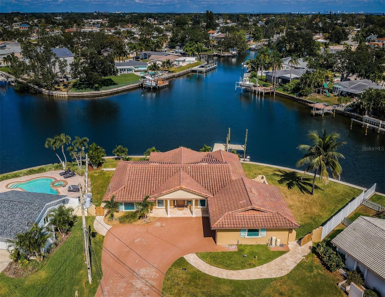 Property Photo: 4295 13th Lane NE FL 33703