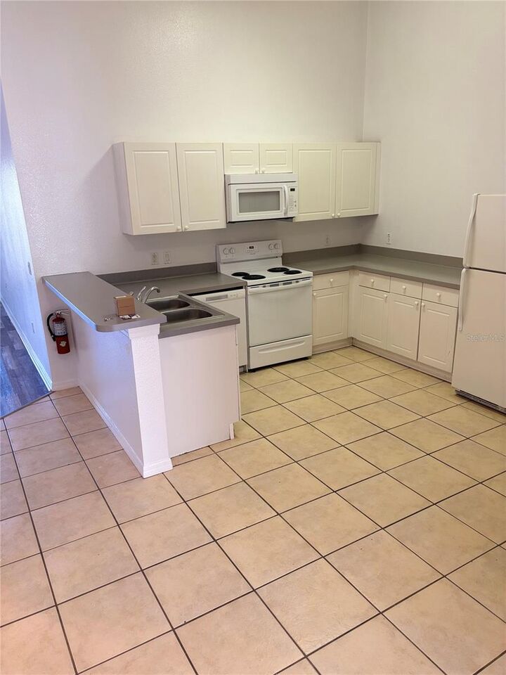 Property Photo: 2784 Club Cortile Circle B FL 34746