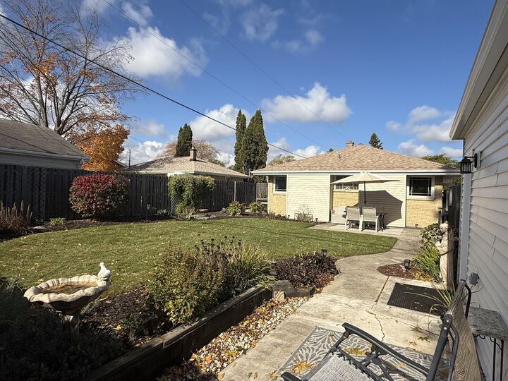 Property Photo:  625 Edgewood Ave  WI 53172 