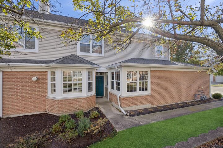 2507 Camberley Circle 1-810  Westchester IL 60154 photo