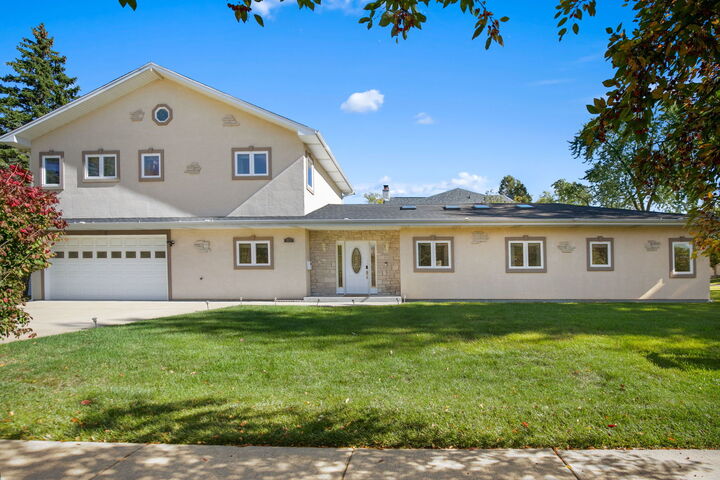 Property Photo:  227 S Walnut Lane  IL 60193 