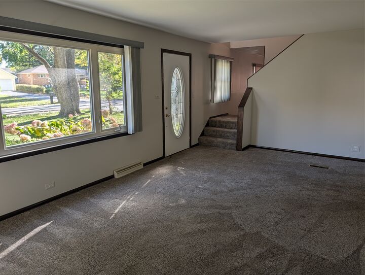 Property Photo: 324 Sunrise Avenue IL 60527