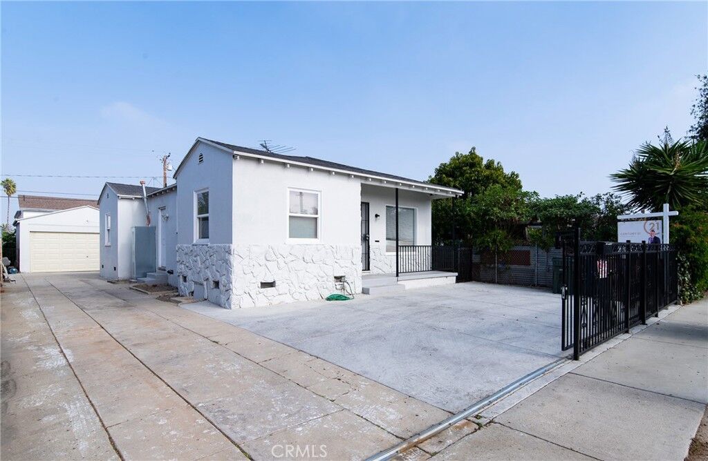 Property Photo:  1241 W 89th St  CA 90044 