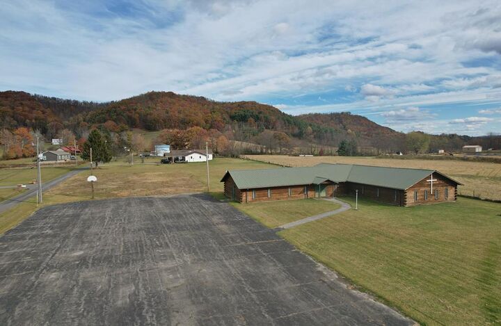 Property Photo:  2846 Hinton Road  WV 24712