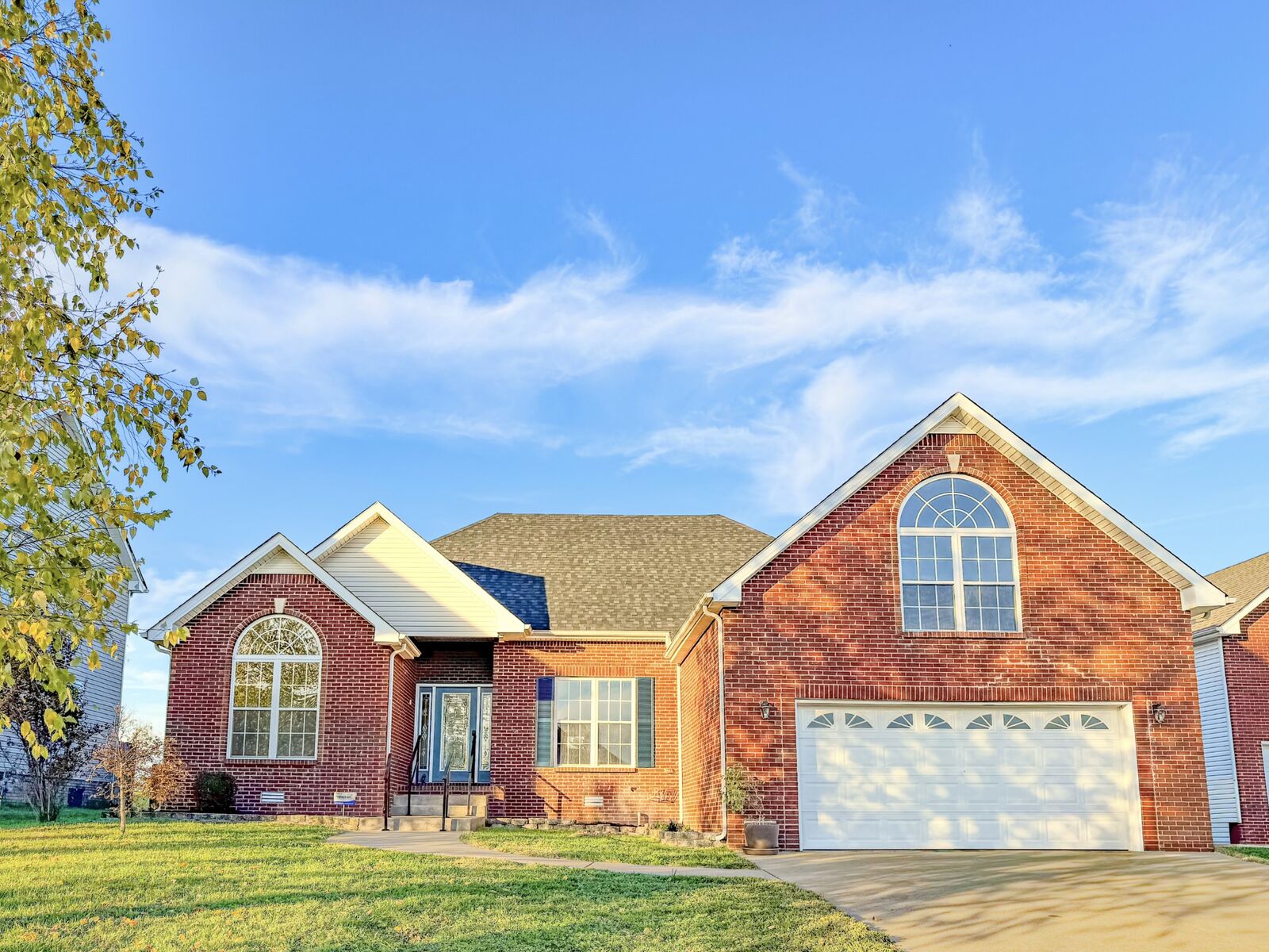 Property Photo: 1177 Castlewood Dr TN 37042