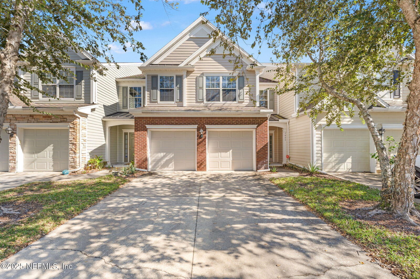 Property Photo: 7495 Devondale Way FL 32256