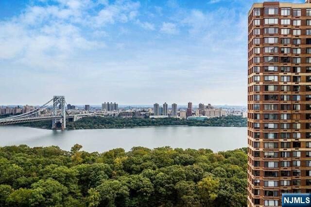 Property Photo:  100 Old Palisade Road 1711  NJ 07024 