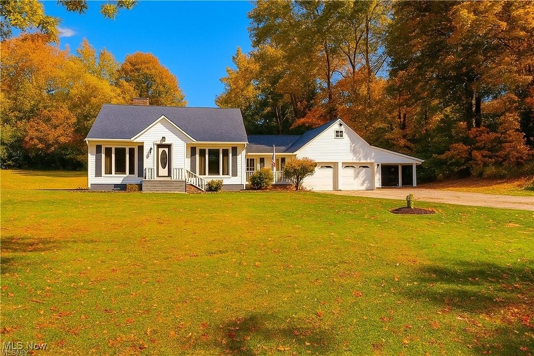 Property Photo: 4216 State Road OH 44319