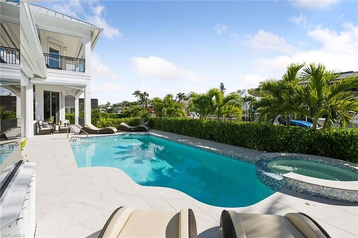 Property Photo:  470 17th Ave S  FL 34102 