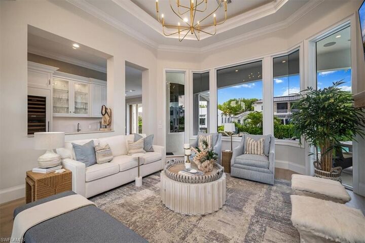 Property Photo: 470 17th Ave S FL 34102