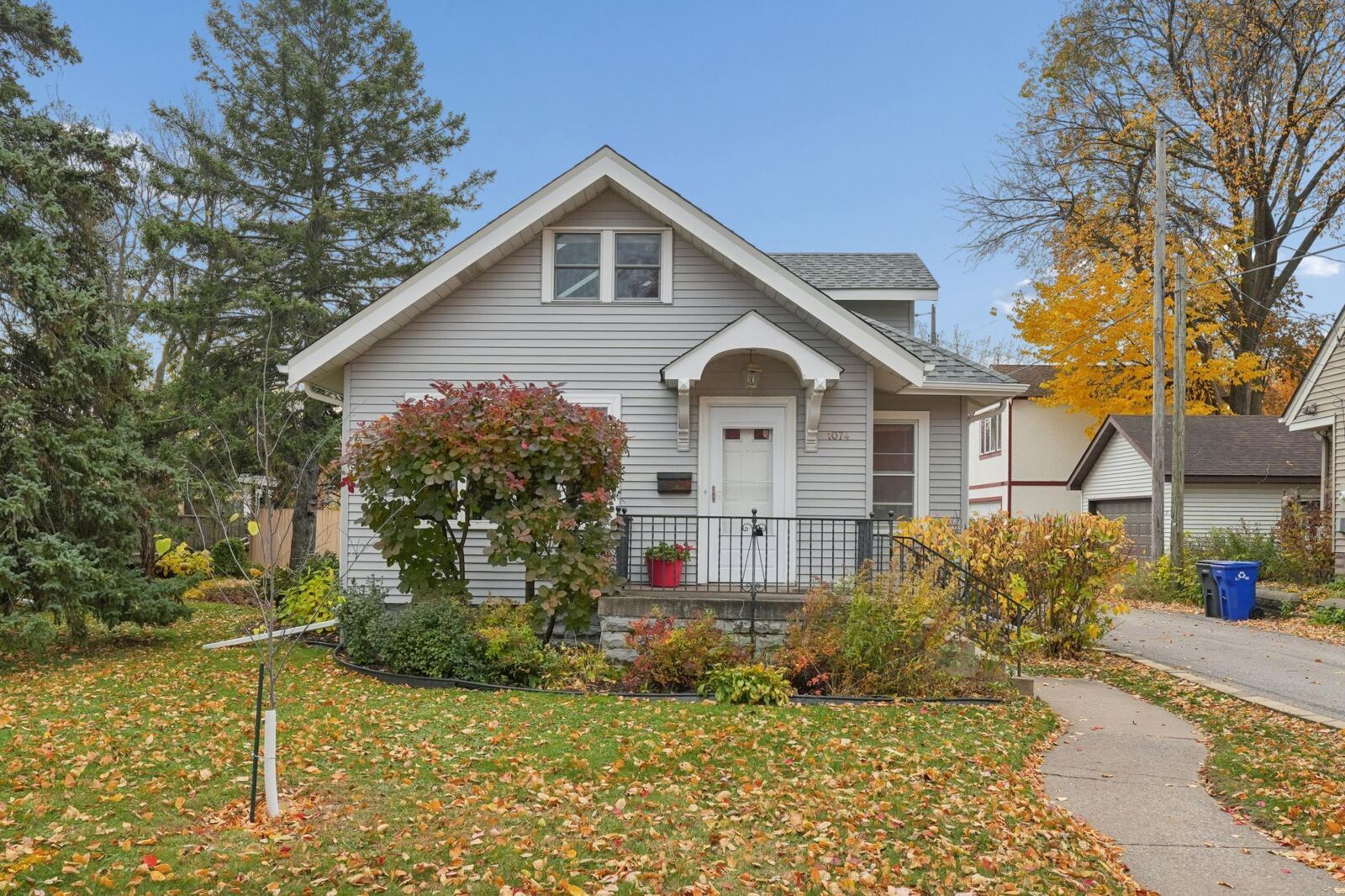 Property Photo: 1074 Hyacinth Avenue E MN 55106