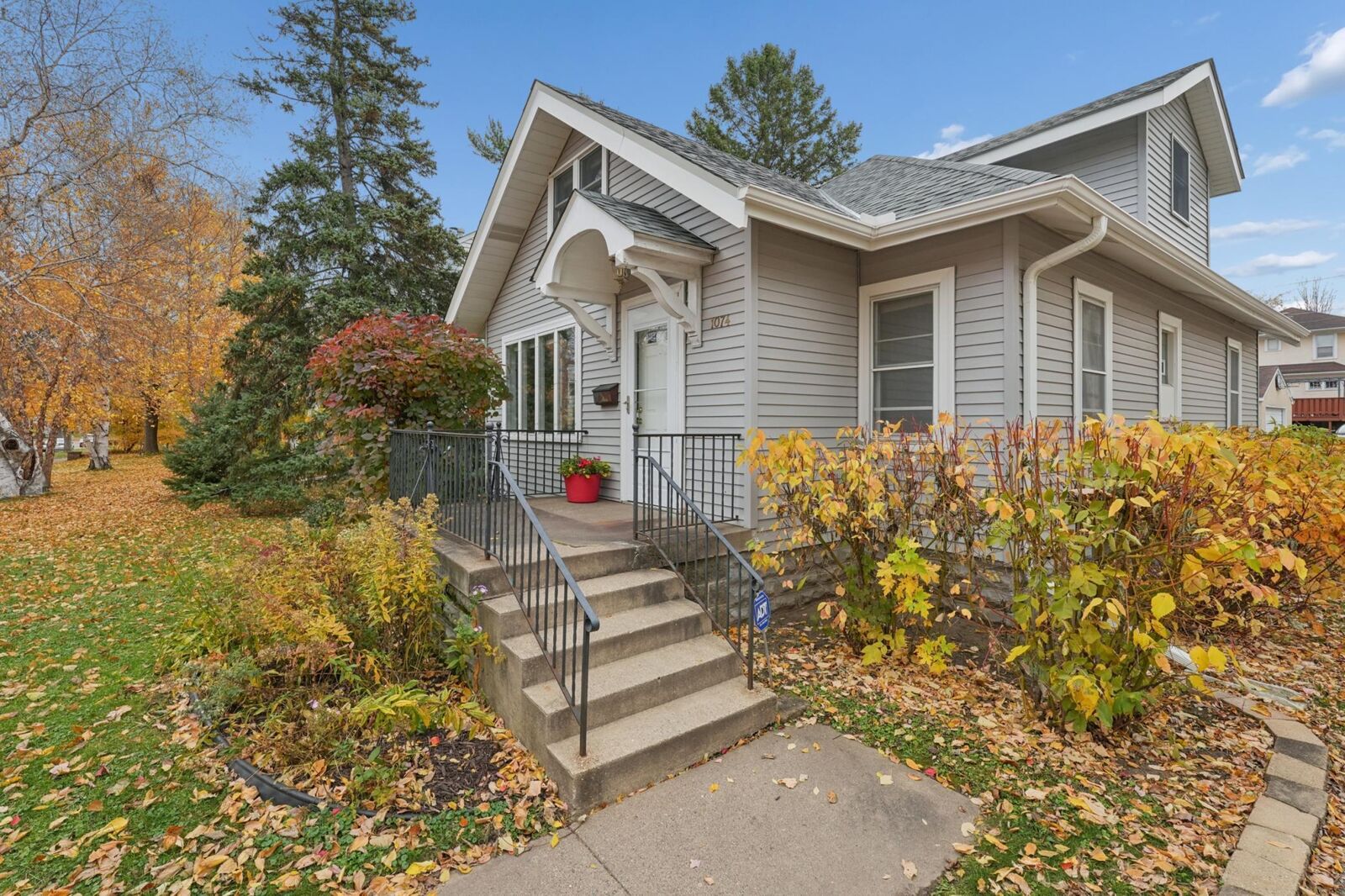 Property Photo:  1074 Hyacinth Avenue E  MN 55106 
