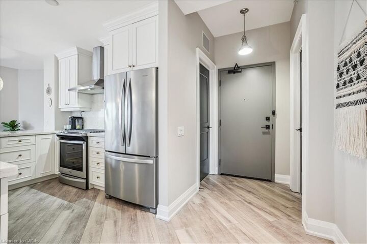 Photo de la propriété: 181 James Street N 701 ON L8R 2K9