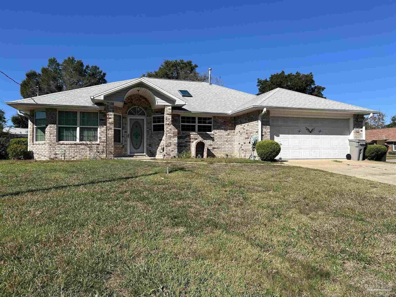 Property Photo: 915 Valley Ridge Dr FL 32514