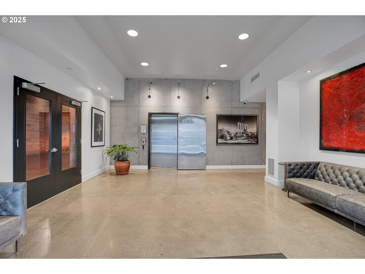 Property Photo: 411 NW Flanders St 312 OR 97209