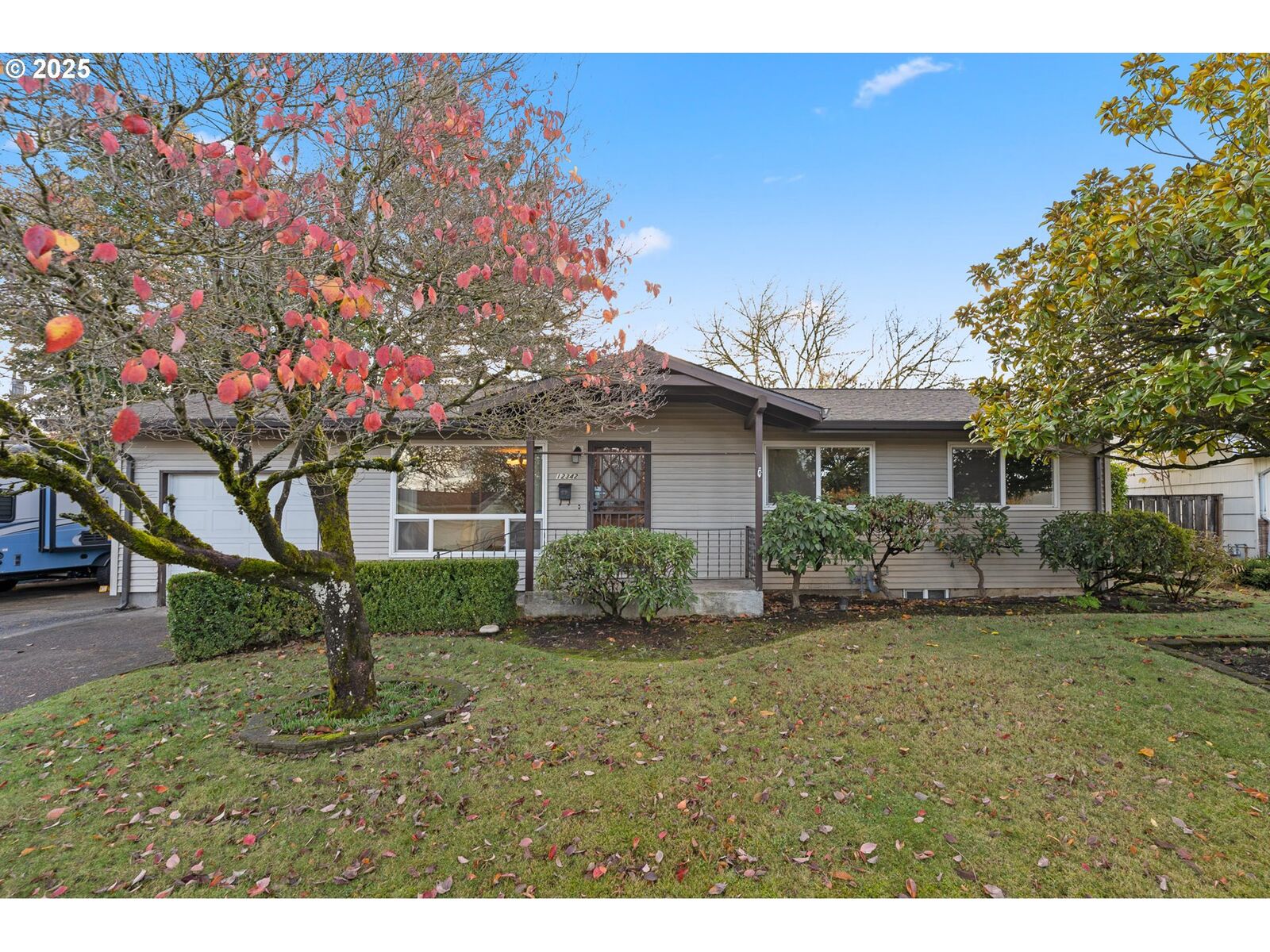 Property Photo: 12342 NE Knott St OR 97230