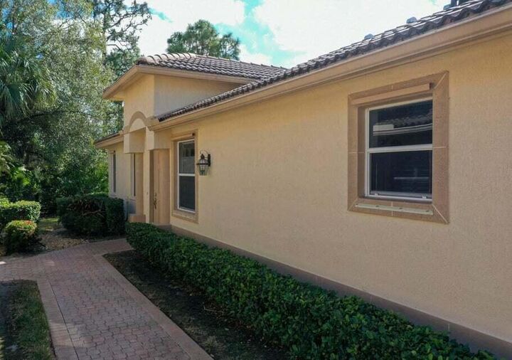 Property Photo:  7032 Willow Pine Way  FL 34986