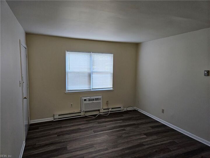 Property Photo:  1428 Baychester Ave B1  VA 23503 