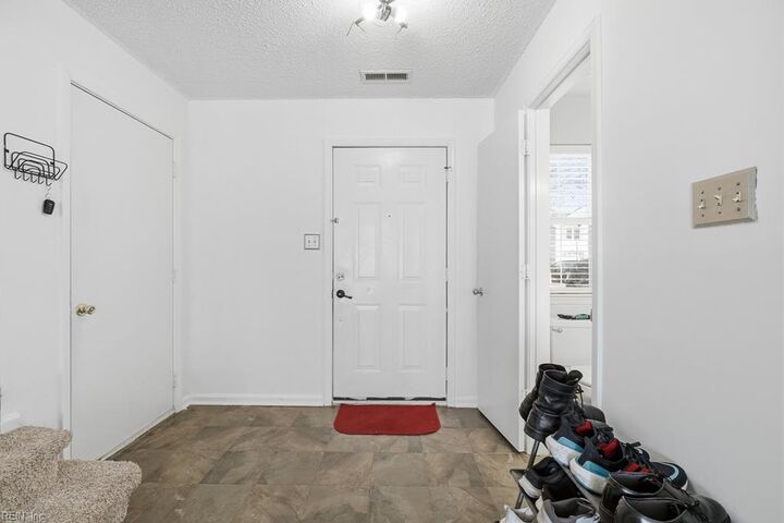 Property Photo:  5217 Heathglen Cir  VA 23456 