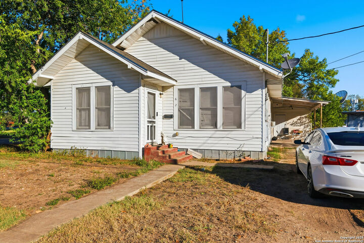 Property Photo:  603 E Court  TX 78155 