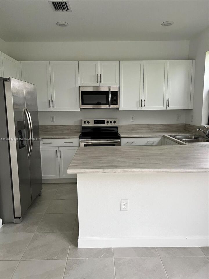 Property Photo: 10030 SW 228th Ter FL 33190