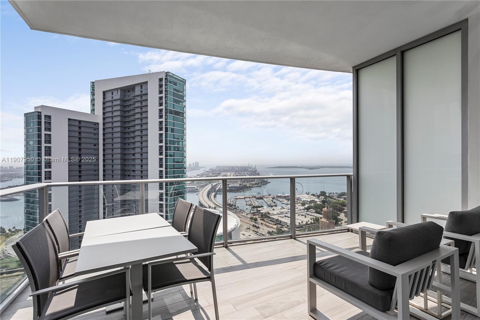 Property Photo: 851 NE 1st Ave 3907 FL 33132