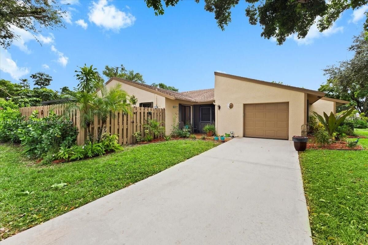 Property Photo: 901 NW 26th Ave FL 33445